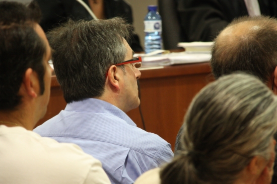 Jordi Ausàs, with red glasses, during the trial (by ACN)