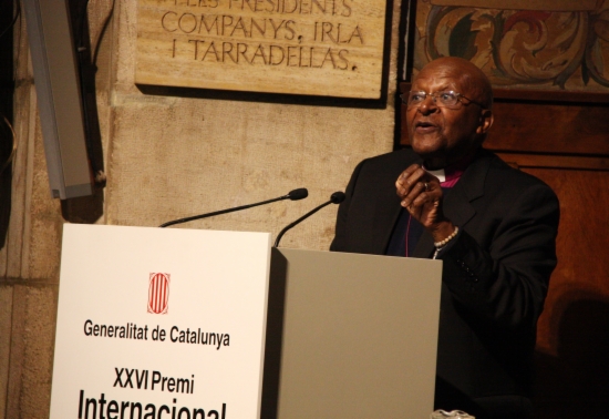 Desmond Tutu giving a acceptance speech at the Catalan government HQ on June 3, 2014 (by Pau Cortina)