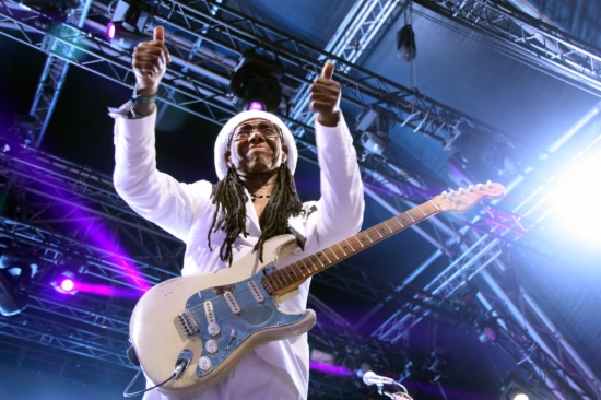 Nile Rodgers thanking the audience after his concert in the 2014 Barcelona Sónar festival (by N. Julià)