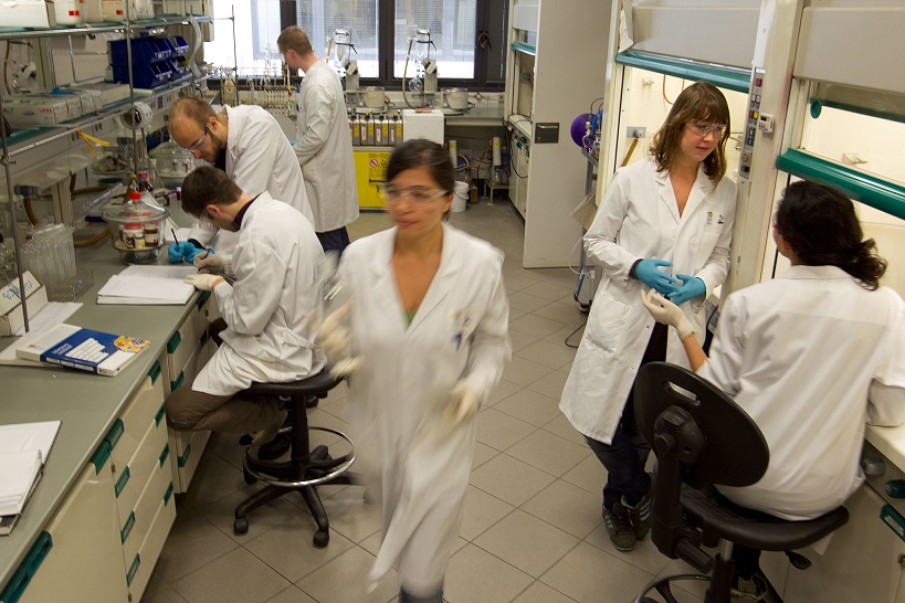 A lab of Barcelona's IRB (by IRB)