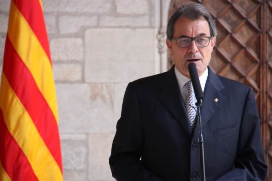 The Catalan President, Artur Mas, announcing the measures to take away Pujol's benefits and honours (by J. Bataller)