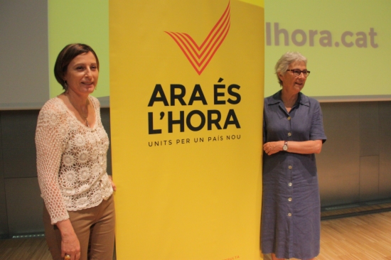 Carme Forcadell, President of ANC (left), and Muriel Casals, President of Òmnium Cultural (right), presenting the campaign (by P. Mateos)