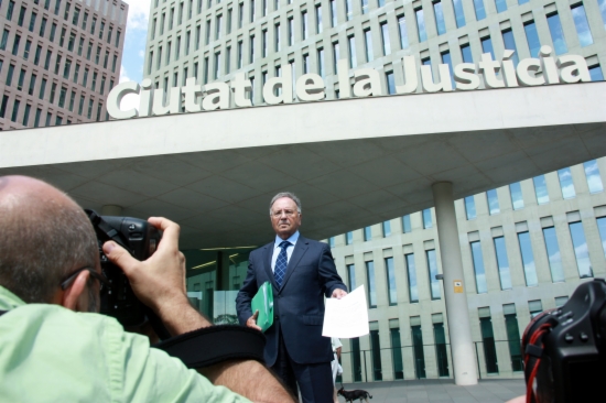 The Secretary General of Manos Limpias, before filing the complaint against Jordi Pujol (by R. Garrido)