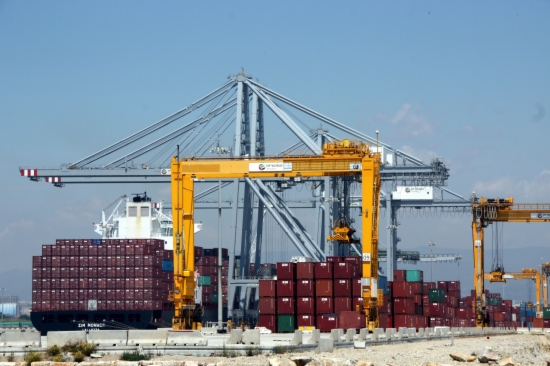 Containers at the Port of Tarragona (by R. Segura)
