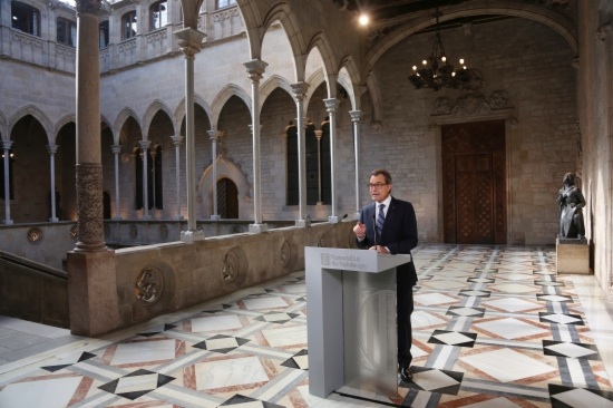 The Catalan President, Artur Mas, giving his institutional speech after having signed the consultation vote decree (by J. Bedmar)
