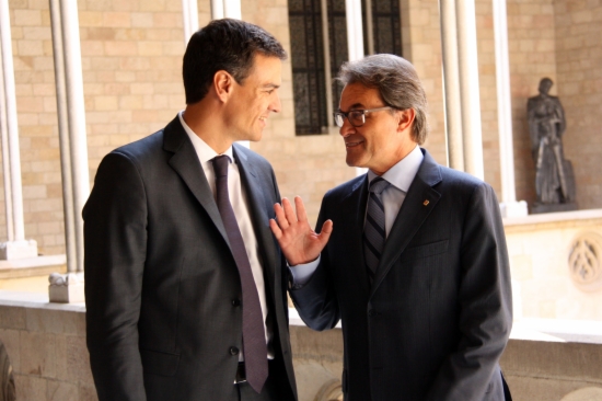 Pedro Sánchez (left) and Artur Mas (right) before their meeting in Barcelona (by P. Mateos)