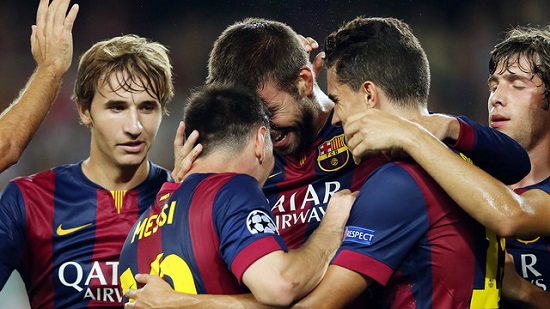 Gerard Piqué being hugged by Messi, Bartra, Sergi Roberto and Samper (by FC Barcelona)