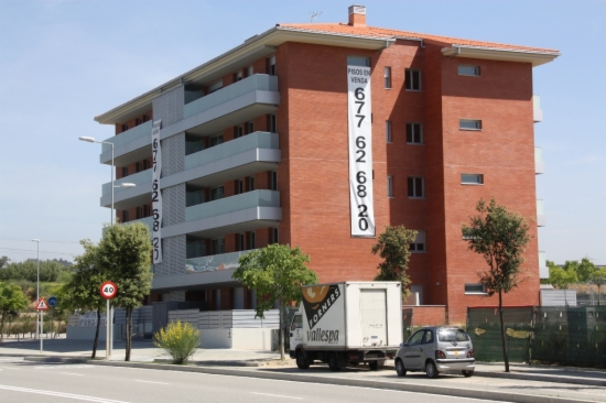 Flats on sale in Catalonia (by ACN)