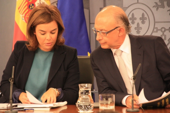 The Spanish Deputy Prime Minister (left) with the Spanish Finance Minister (right) on Friday (by R. Pi de Cabanyes)