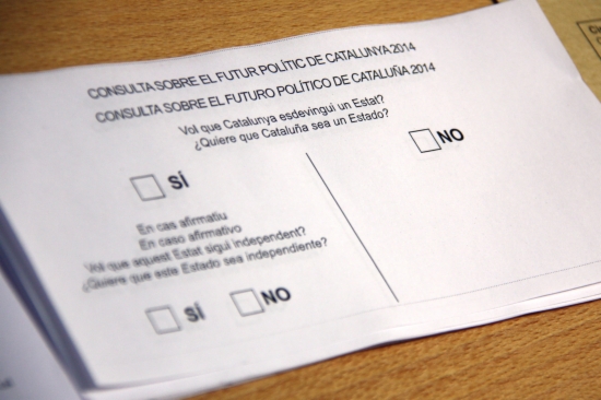 The two-part question on a ballot box ready for November 9's alternative vote (by N. Julià)