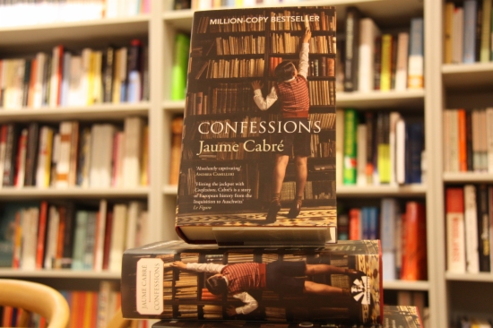 Copies of 'Confessions' in a UK book shop (by L. Pous)