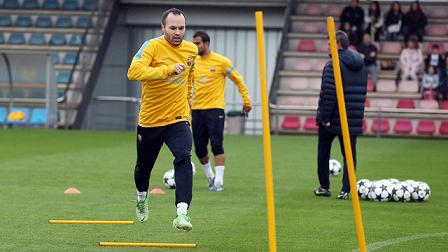 Andrés Iniesta training last season (by FC Barcelona)