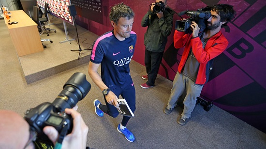 Luis Enrique after his press conference before the Real Madrid vs Barça game (by FC Barcelona)