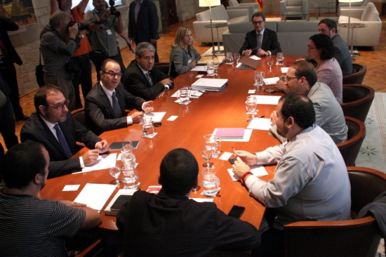 The parties supporting November's self-determination vote meeting on Friday (by R. Garrido)