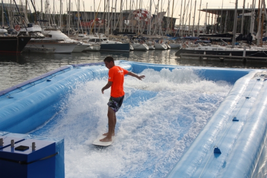 A surf simulator, set in the Port of Barcelona for the International Boat Show (by J. Molina)