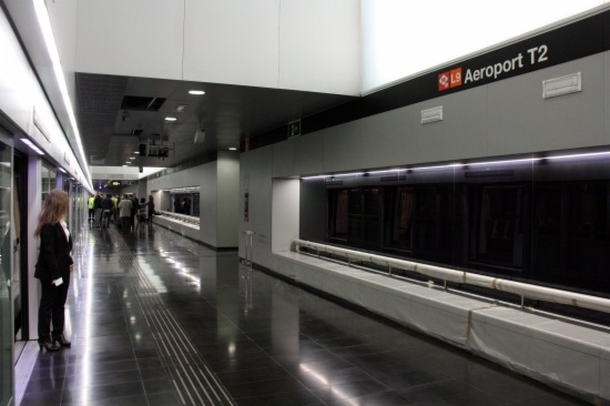 The metro station at Barcelona El Prat Airport's Terminal 2 (by J. R. Torné)