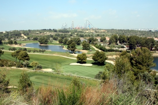 A golf course next to PortAventura and BCN World's plots of land (by J. Marsal)