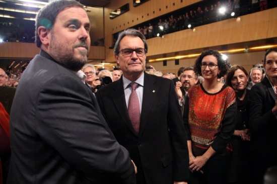 Oriol Junqueras (left) and Artur Mas (centre) on Tuesday (by A. Moldes)