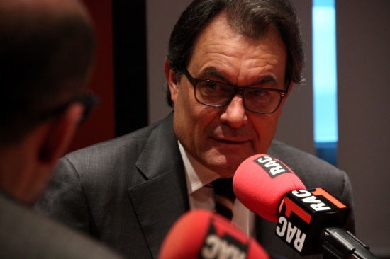 The Catalan President, Artur Mas, being interviewed by the privately-owned radio station Rac 1 (by R. Garrido)