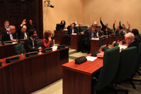 MPs voting on Artur Mas' testimony before the parliamentary committee on Jordi Pujol's fiscal fraud confession (by ACN)