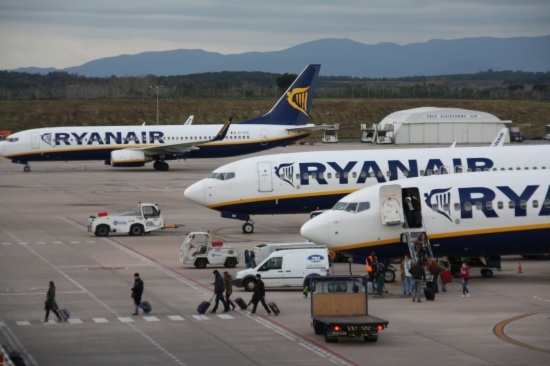 Ryanair aircrafts in Girona Costa Brava Airport, a few years ago (by ACN)