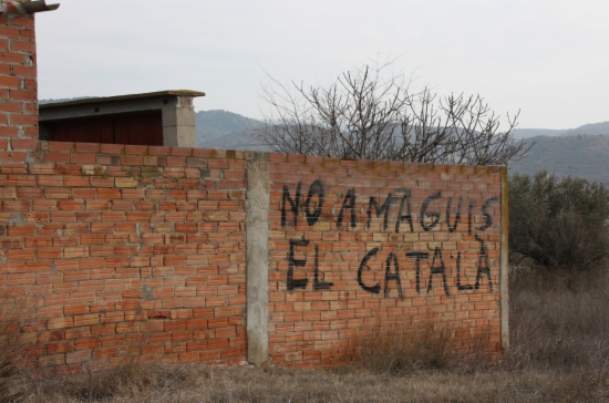 "Do not hide the Catalan [language]" can be read in eastern Aragon (by ACN)