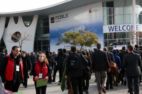 People arriving at last year's Mobile World Congress (by ACN)