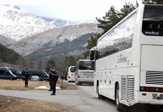 The families of the Germanwings aircraft victims arriving at Le Vernet, in the French Alps (by G. Sánchez)
