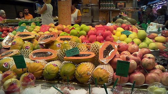 A fruit stall at La Boqueria market (by A. Martínez)