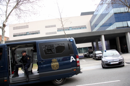 Spanish Police vans and cars transporting Islamic terrorism suspects (by G. Sánchez)