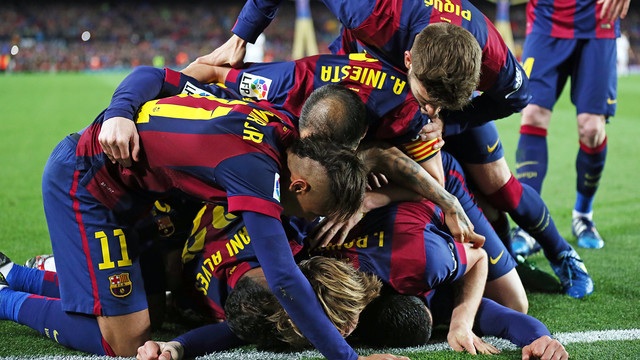 Barça players celebrating Luis Súarez's goal against Real Madrid (by FC Barcelona)