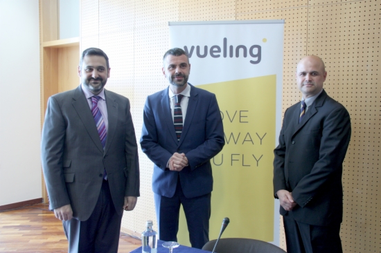 Vueling and American Airlines present their agreement in Barcelona, with Catalan Transport Minister, Santi Vila (centre) (by J. Morros)
