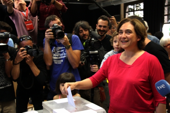 The alternative left candidate for Barcelona Mayor, Ada Colau, voting on Sunday (by ACN)