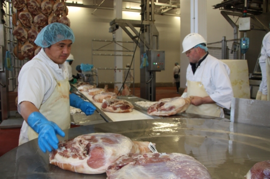 An agri-food company from the Girona Province that exports hams (by ACN)