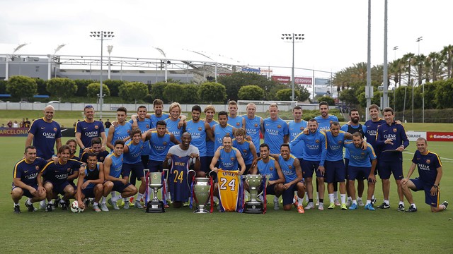 Basketball star Kobe Bryant, who is a FC Barcelona fan, visited the Catalan team's training session in Los Angeles (by FC Barcelona)