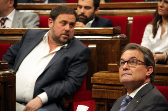 The Catalan President and CDC leader, Artur Mas (right), and the ERC leader, Oriol Junqueras, at the Catalan Parliament a few months ago (by ACN)