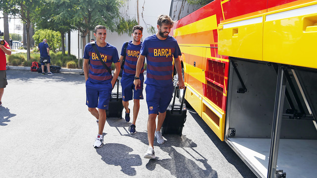 Masip, Bartra and Piqué (from left to right) arriving at Los Angeles (by FC Barcelona)