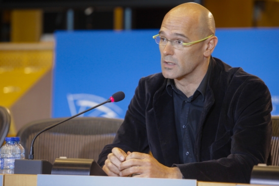 Former Catalan MEP, Raül Romeva, at the European Parliament (by European Parliament / ACN)