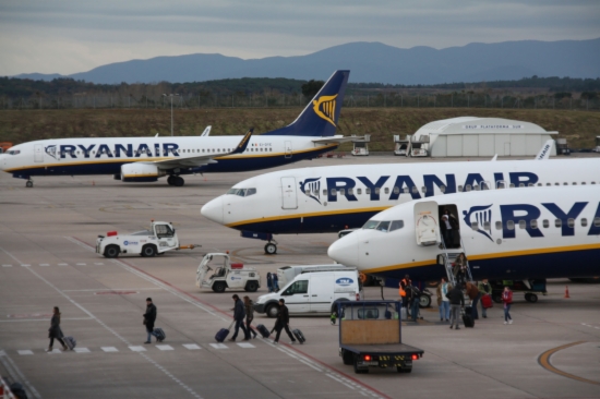 Ryanair aircrafts in Girona-Costa Brava Airport in 2011 (by ACN)