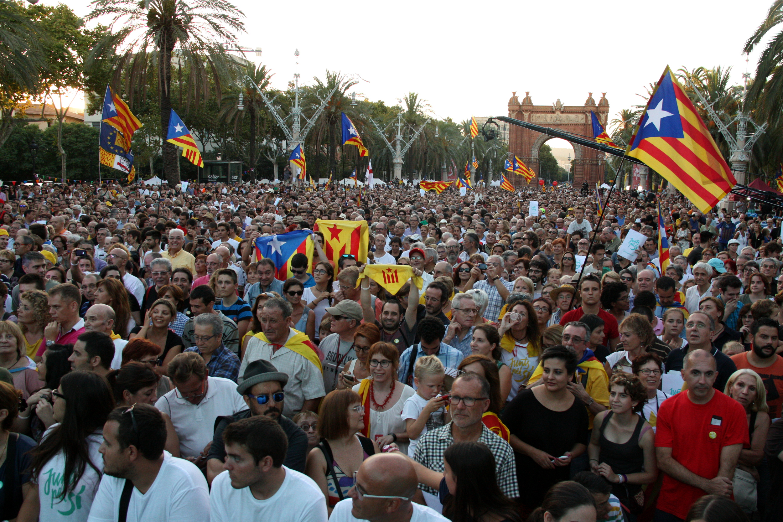 Thousands attended the first big event of 'Junts pel Sí' (by ACN) 