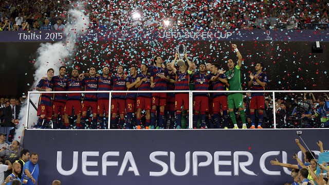 The Catalan team celebrates the European Super Cup title (by FC Barcelona)