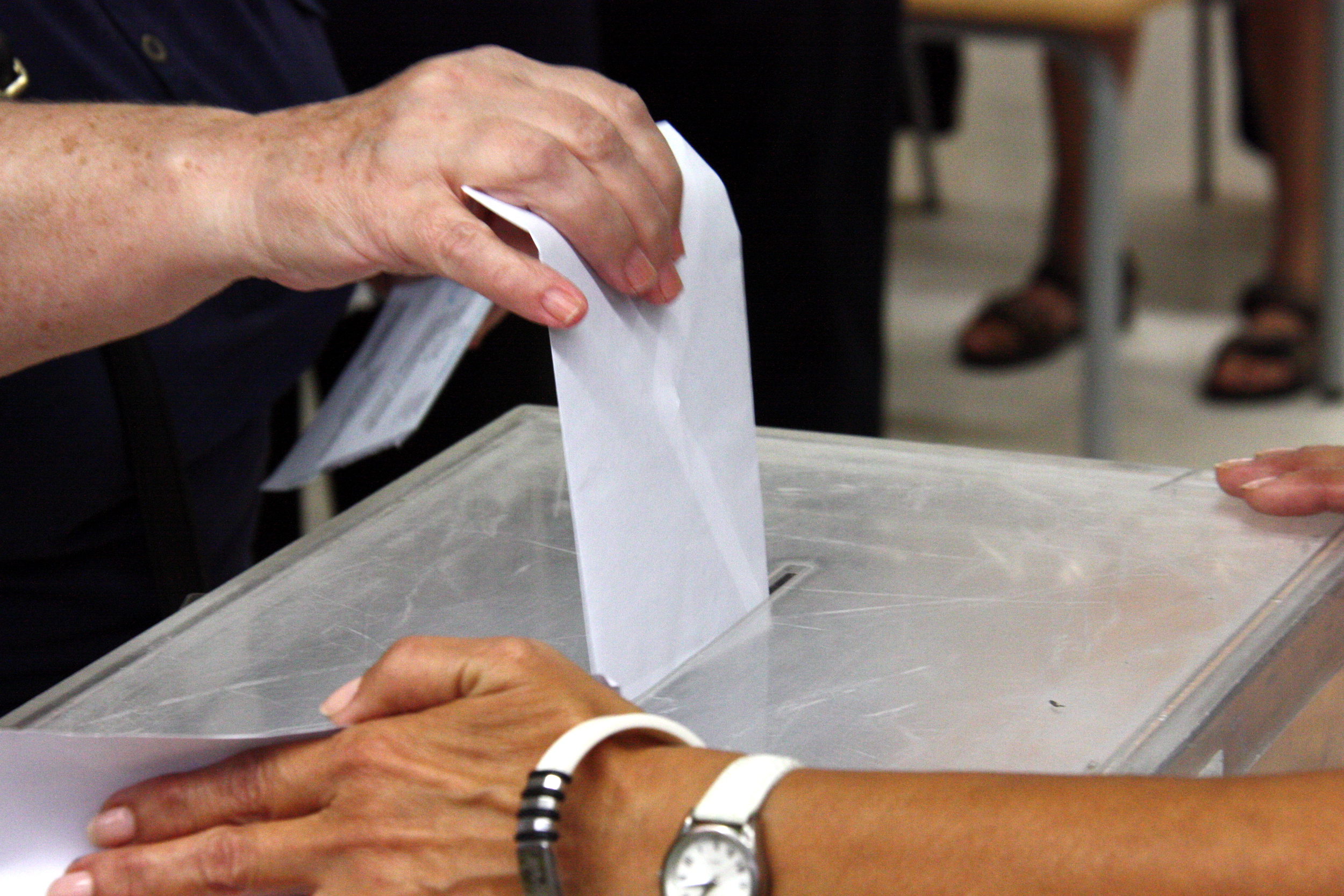 Voter casts her ballot for the 27-S elections