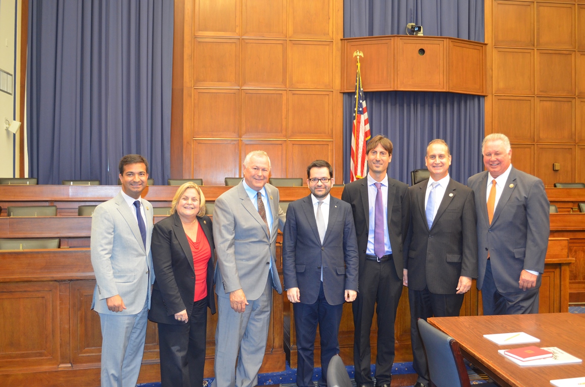 A group of Catalan Government representatives, led by Catalan Government’s Secretary for Foreign and European Union Affairs, Roger Albinyana, and Head of the Foreign Action Committee of the Catalan Parliament, Jordi Solé, with members of the US Congress (