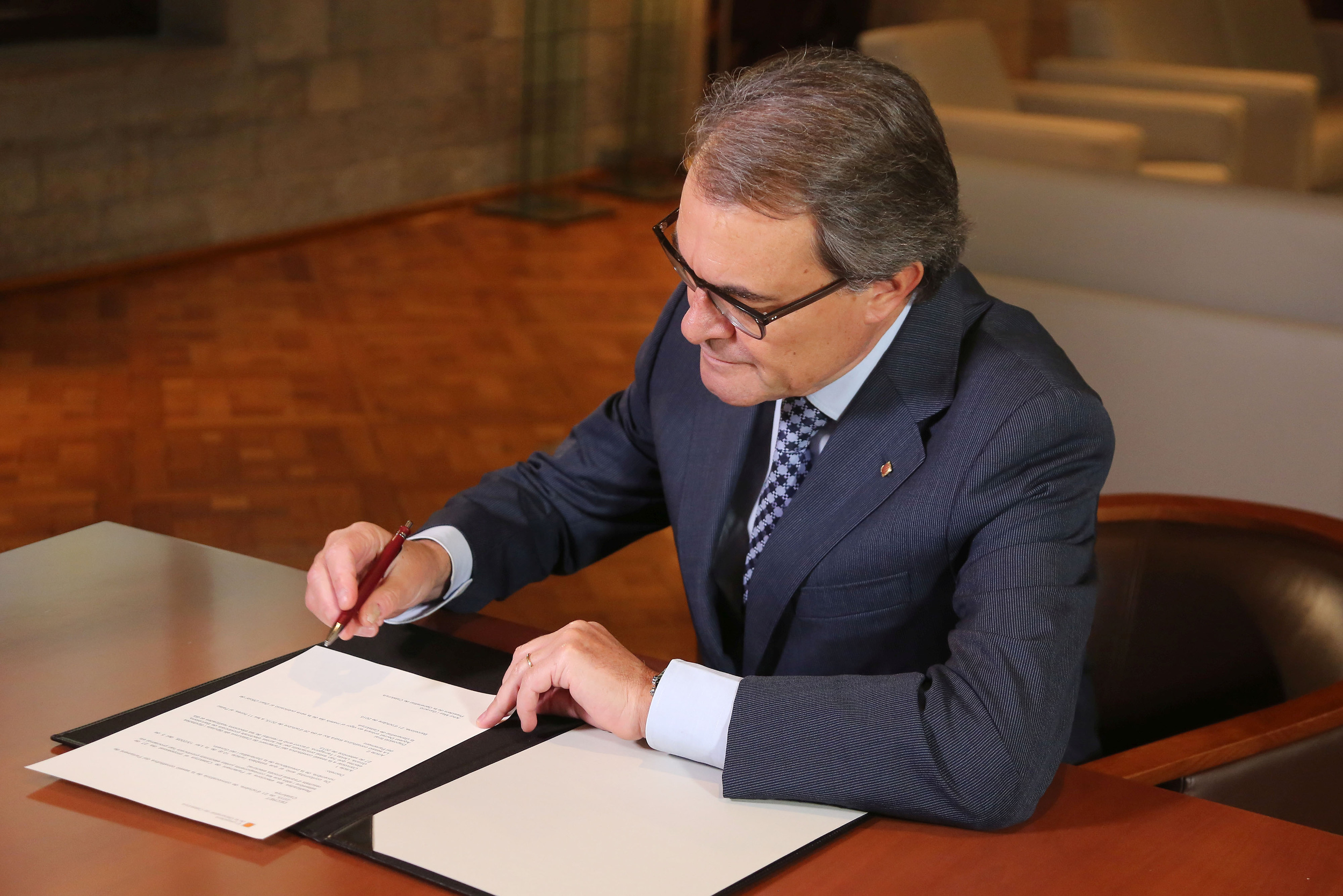 President Mas signed this Wednesday the decree to consitute the new Parliament (by ACN)