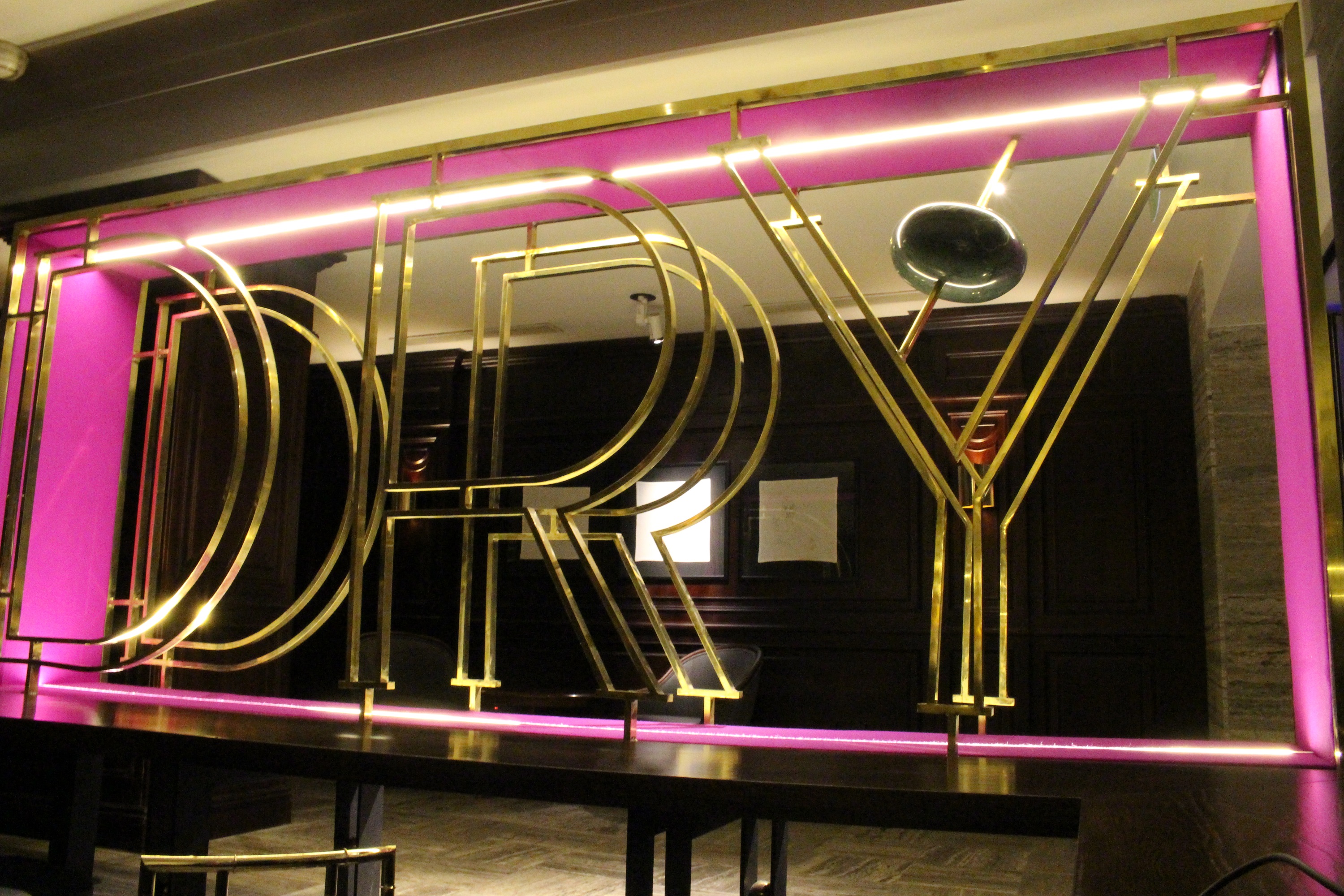 Image of the Dry Martini cocktail bar recently opened in London's Meliá White House Hotel (by ACN)
