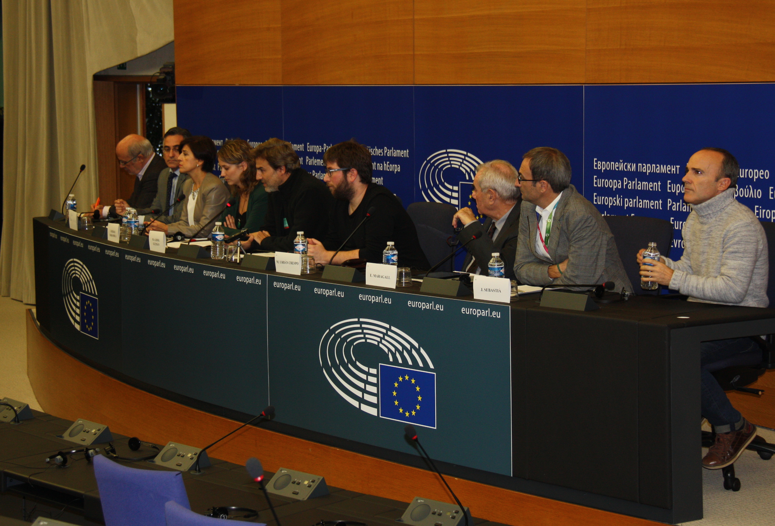 Catalan and Spanish MEPS from eight different parties' press conference in Strasbourg (by ACN)