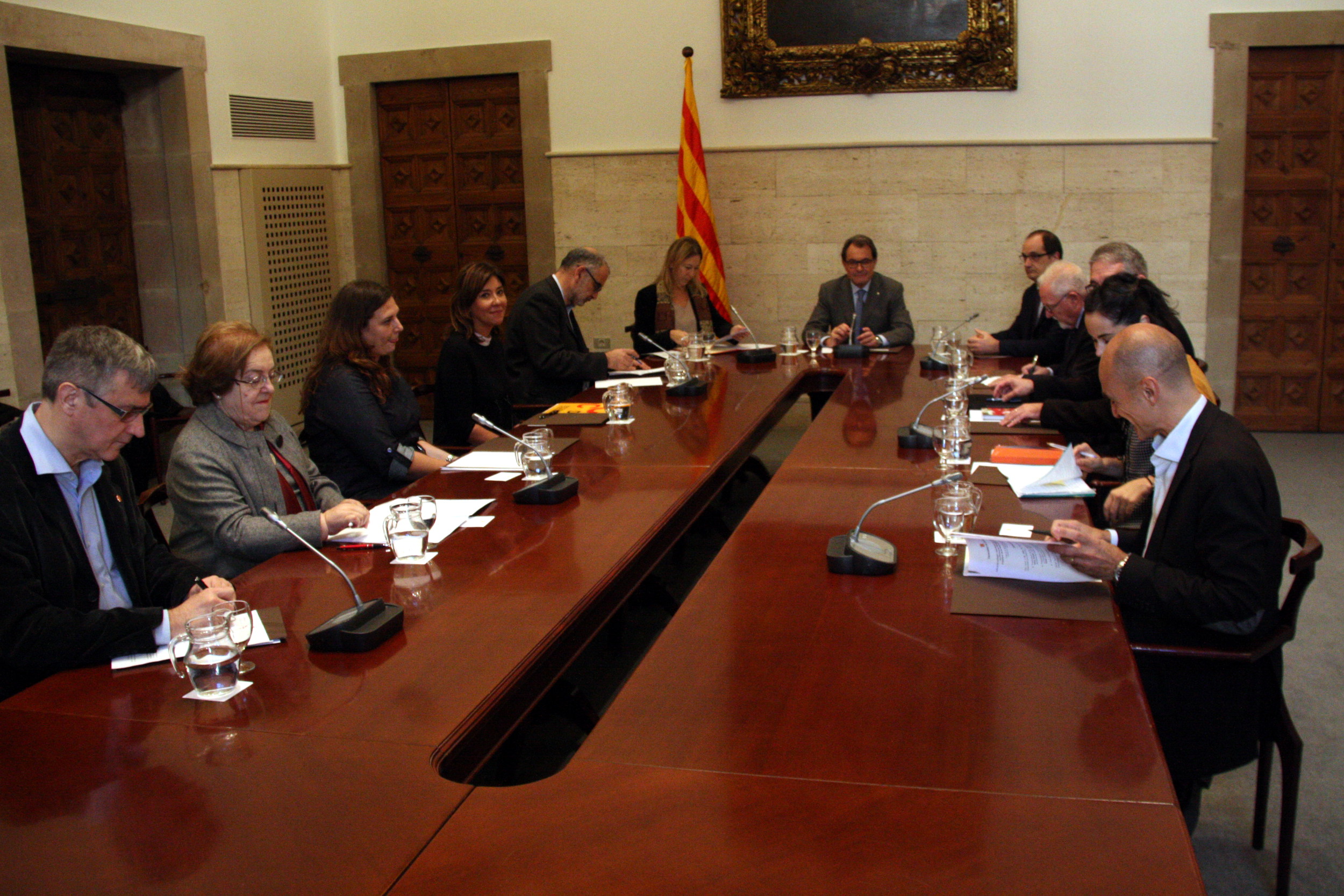 Image of the meeting between institutions and organisations to coordinate on refugees arrival (by ACN)