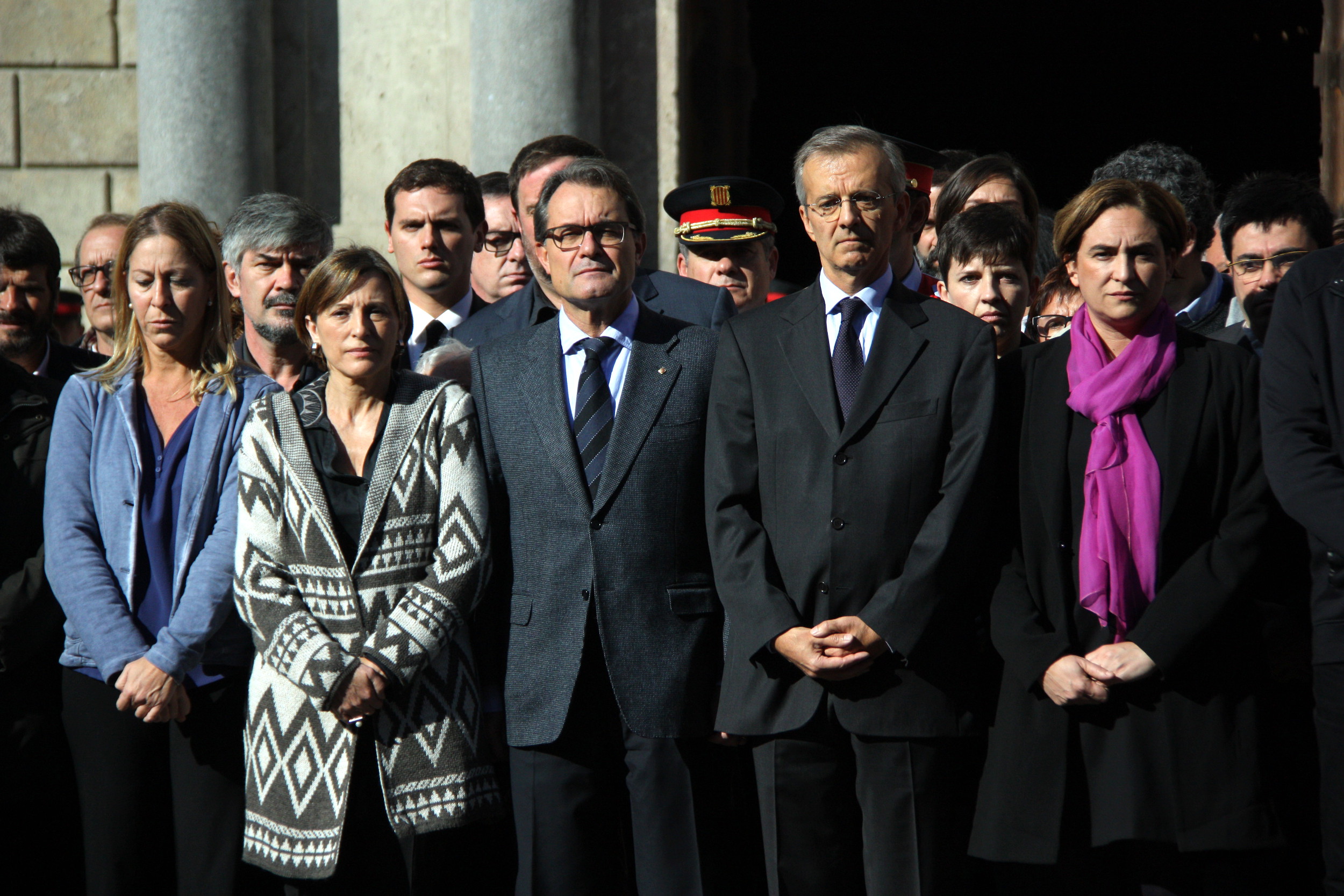 Current President, Artur Mas, Barcelona's Mayor, Ada Colau and French Consul, Edouard Beslay during the events supporting Paris after terrorist attacks (by ACN) 