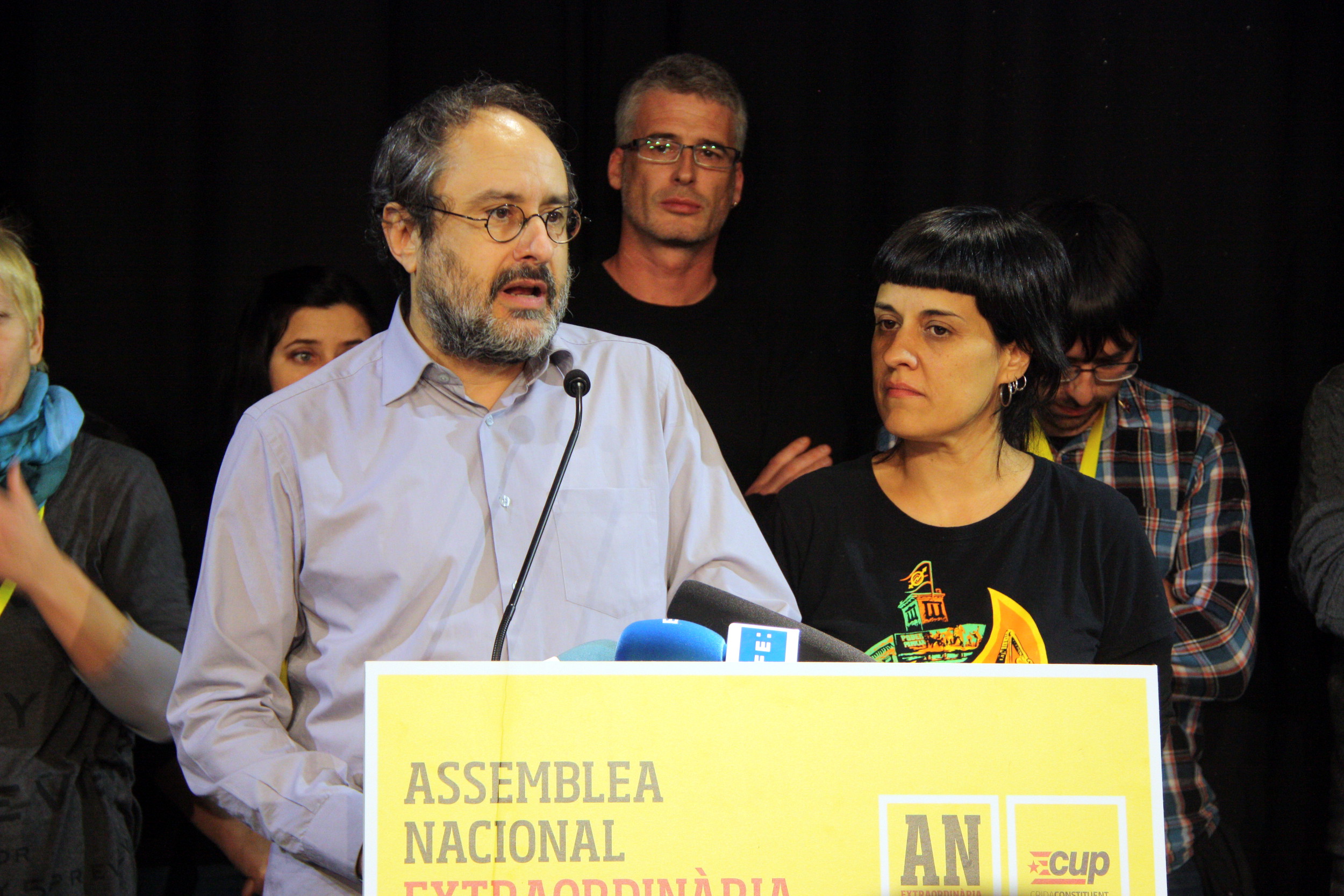 CUP's MPS, Antonio Baños and Anna Gabriel, after the radical left party's General Assembly (by ACN)