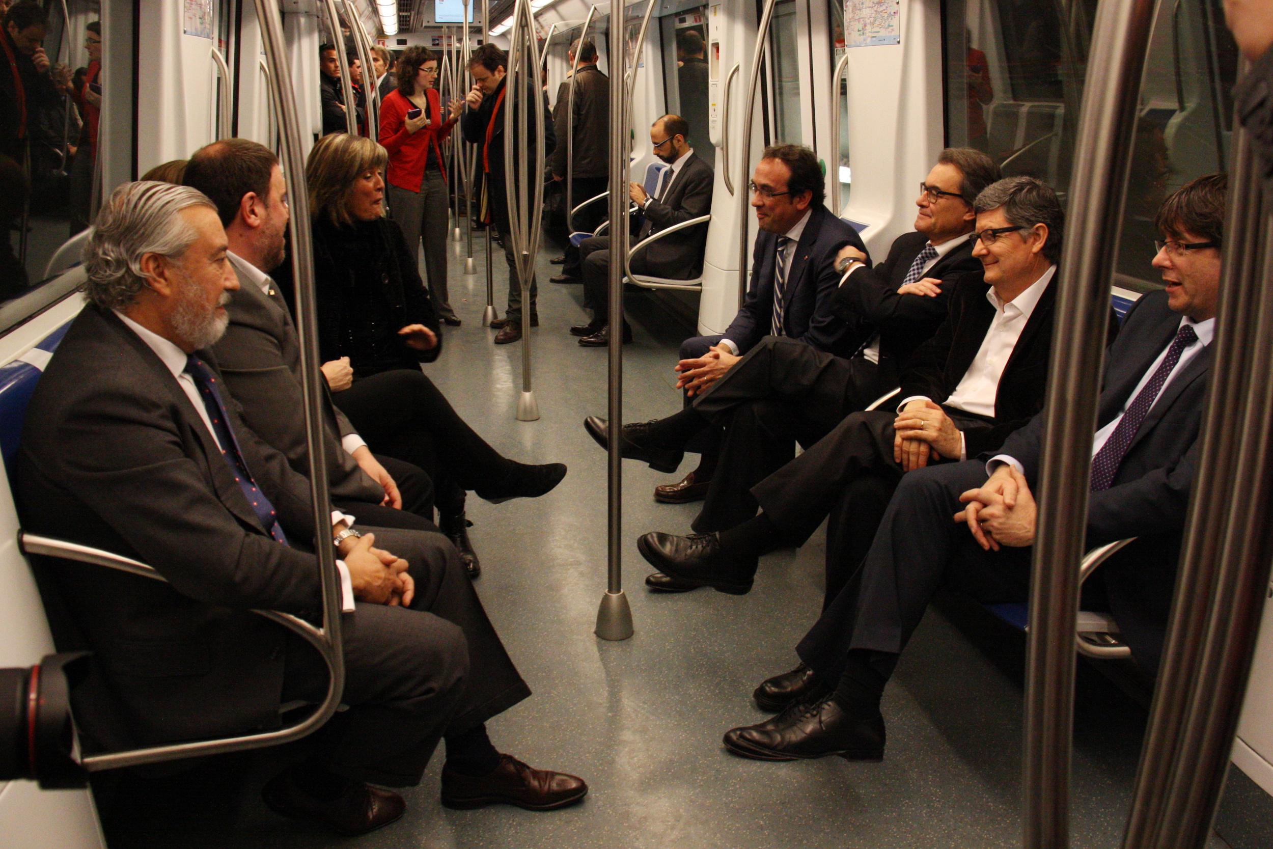 Catalan authorities during L9's metro line maiden trip (by ACN)